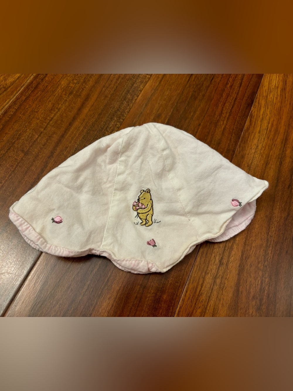 Disney Classic Pooh Vintage y2k Winnie the Pooh White Embroidered Sun Hat